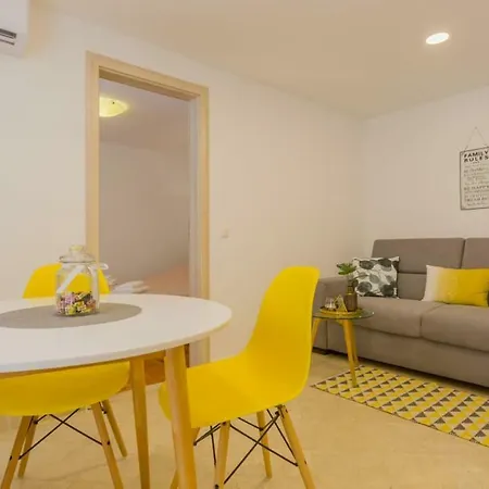 Ivo Apartman *